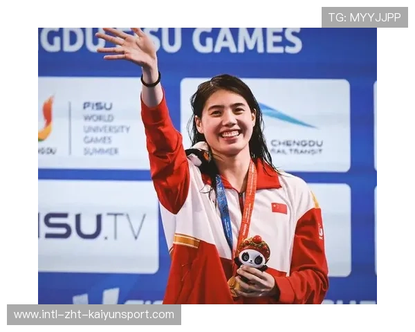 《冠军》报道：张雨霏再攀高峰，张雨霏夺冠历程