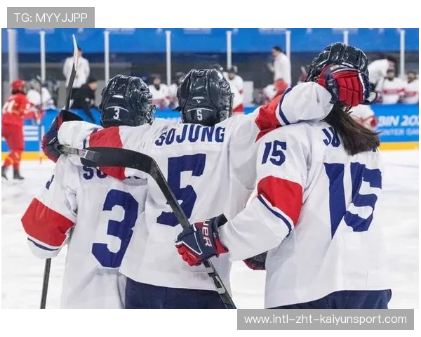 国际冰球赛：女冰中国队顽强逆转韩国，携手进入四强，中国女子冰球队比赛视频